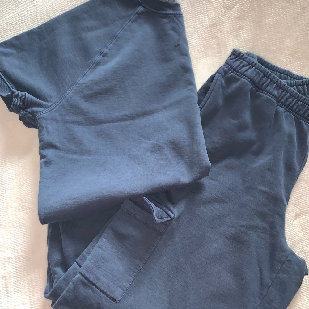 Stitch & Stone - Women's Navy cargo sweatpants & top